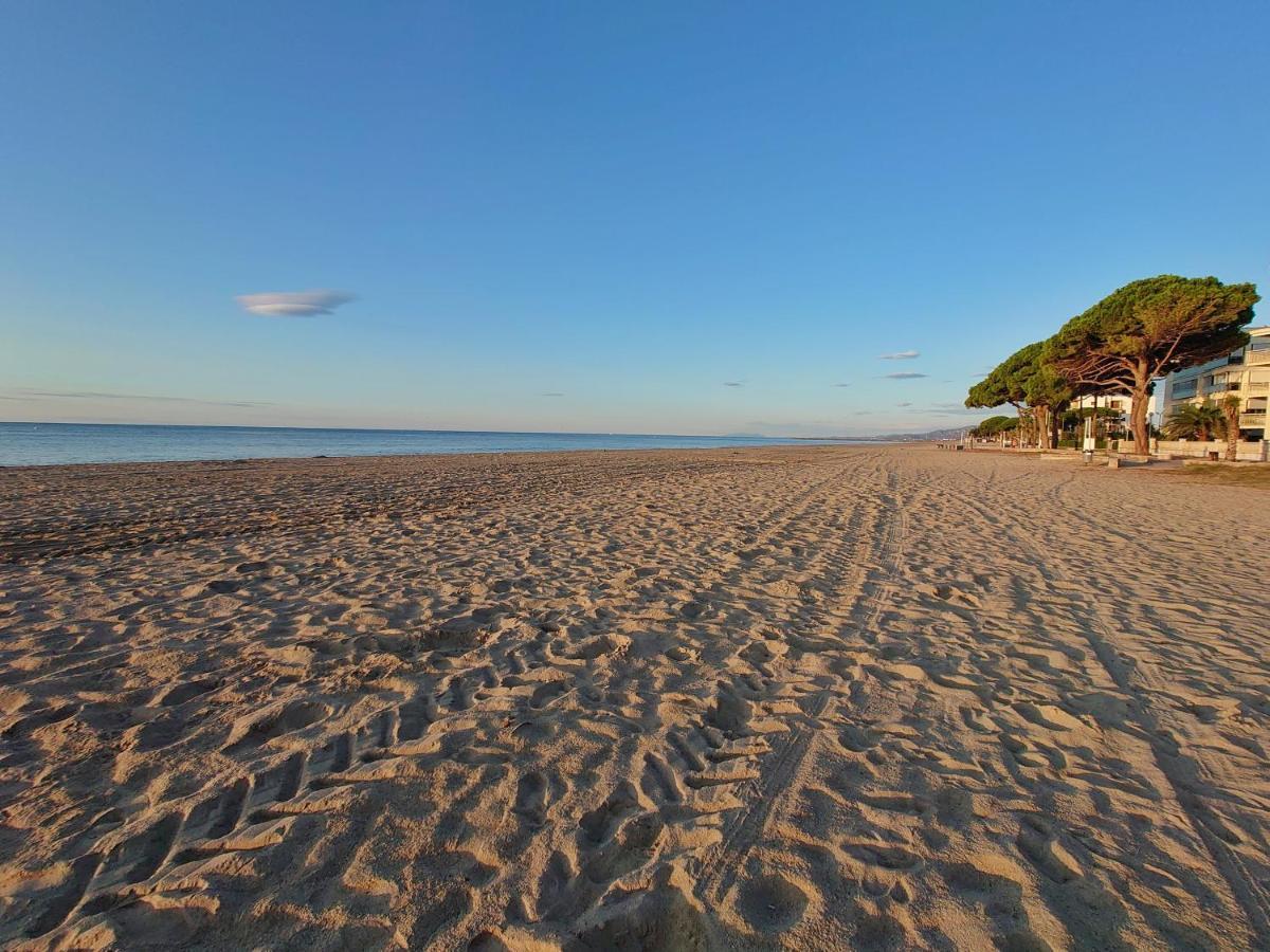Апартаменты Primera Linia De Mar, Zona Tranquila Камбрильс Экстерьер фото