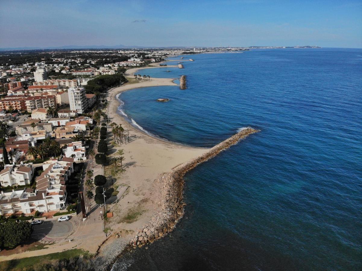 Апартаменты Primera Linia De Mar, Zona Tranquila Камбрильс Экстерьер фото
