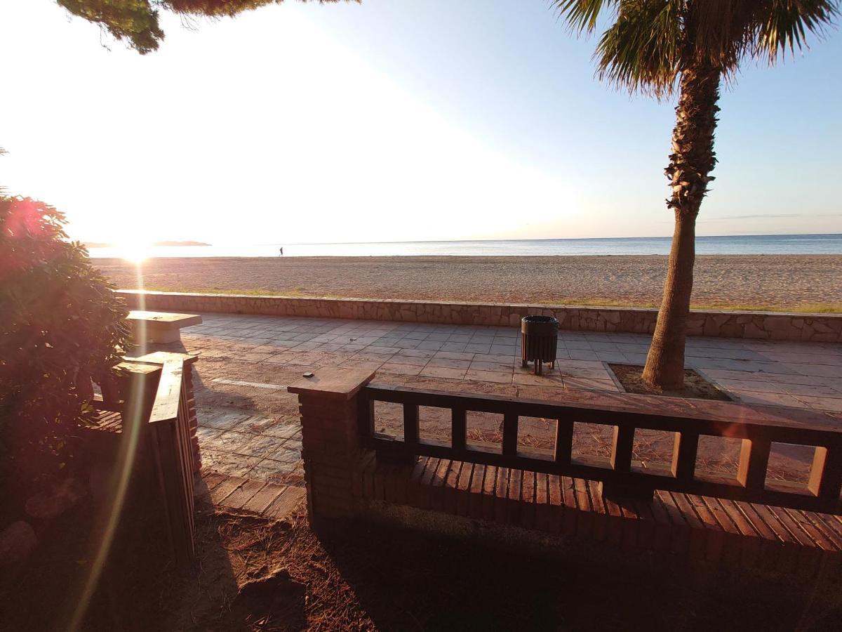 Апартаменты Primera Linia De Mar, Zona Tranquila Камбрильс Экстерьер фото