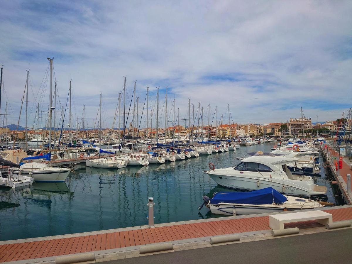 Апартаменты Primera Linia De Mar, Zona Tranquila Камбрильс Экстерьер фото