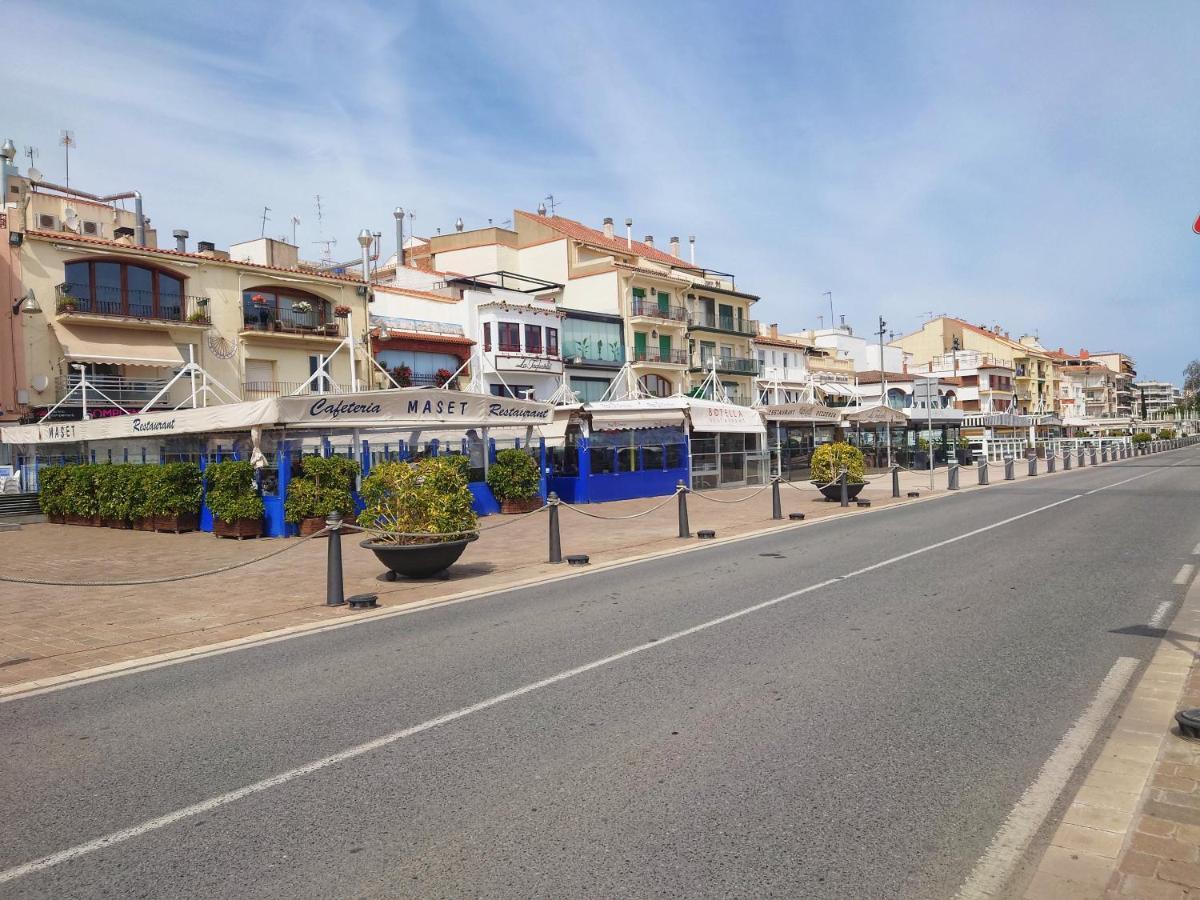 Апартаменты Primera Linia De Mar, Zona Tranquila Камбрильс Экстерьер фото